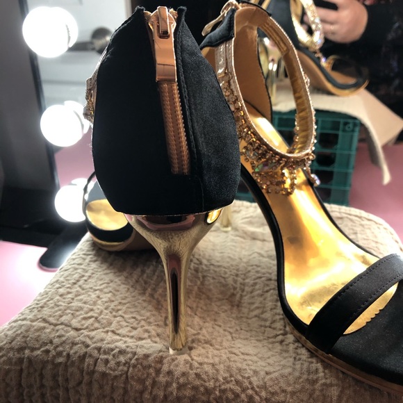 Shoes - Picture 4 of 4